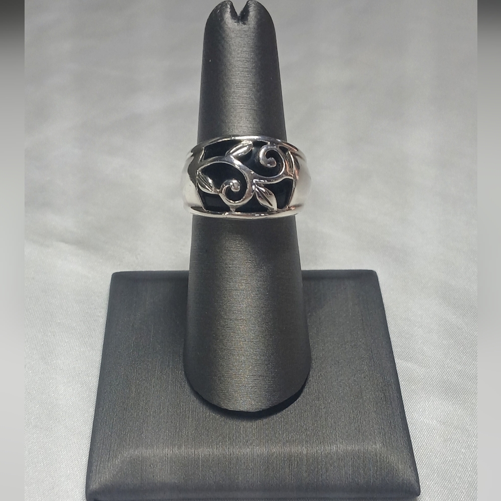 Sterling Silver & Black Onyx Ring. Size 7. - Picture 7 of 8